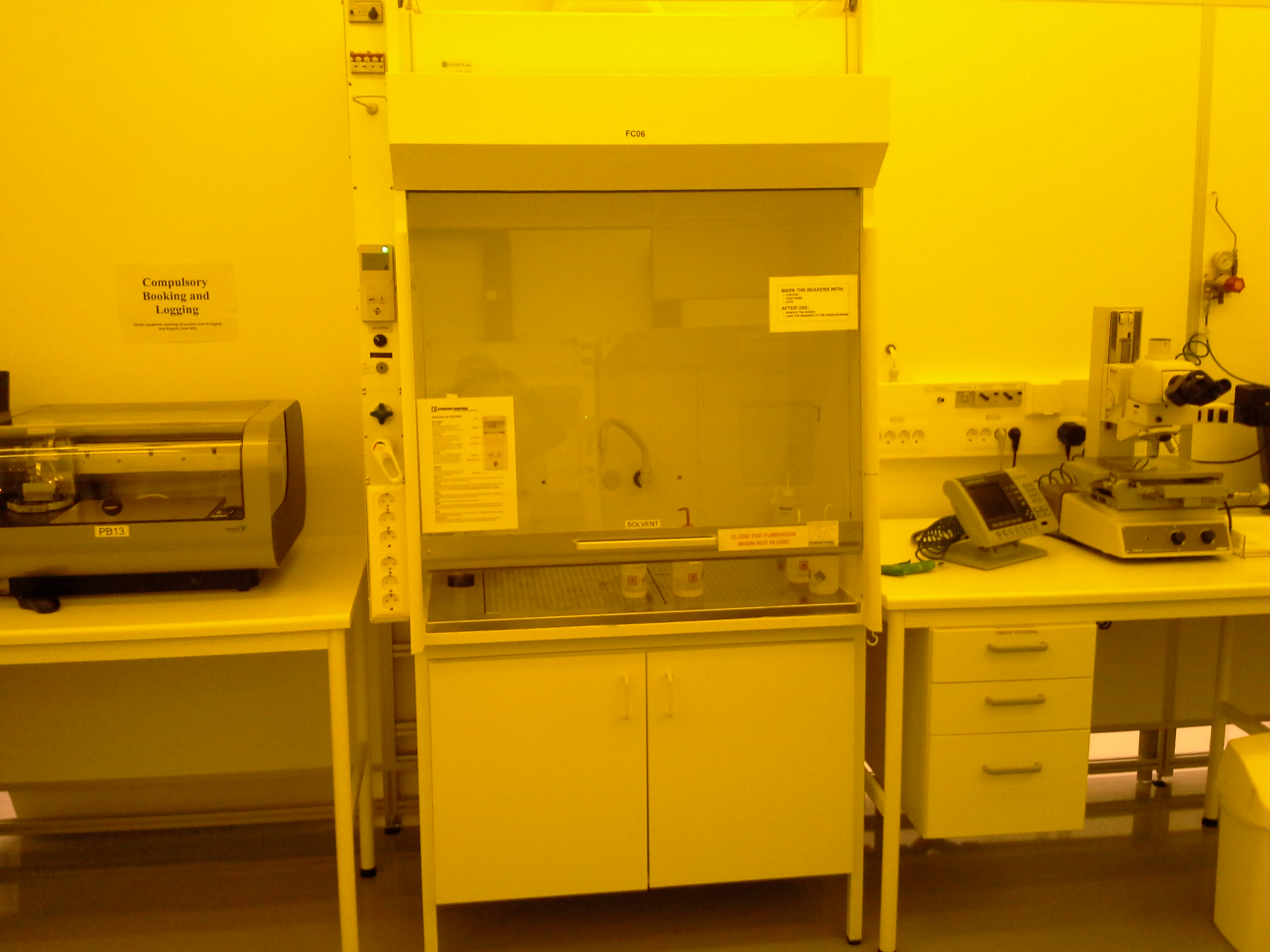 Picture of Fume hood – solvents